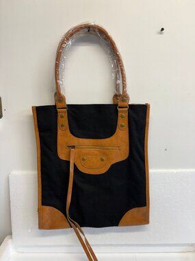 Signature Club A latge Tote New